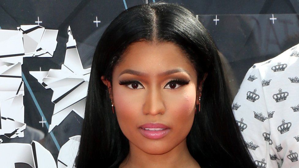 Nicki Minaj Exposes Her Boob At Fashion Week (NSFW!)