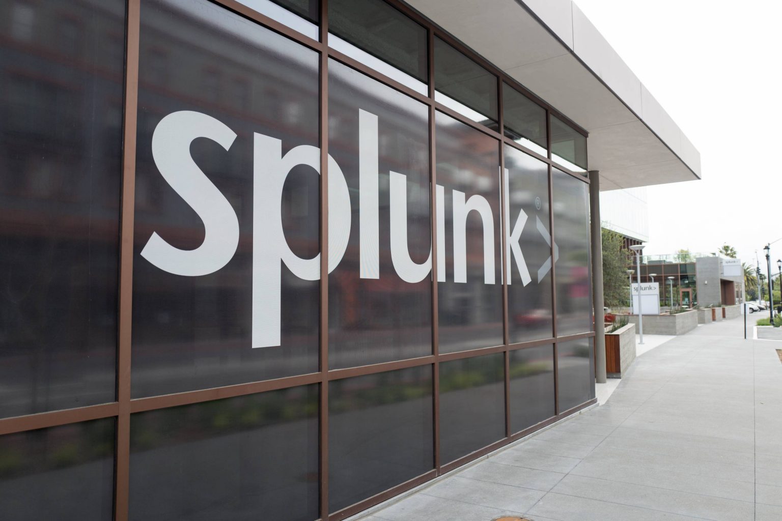 Splunk Shares Plummet After Earnings and Outlook Fall Short Wall