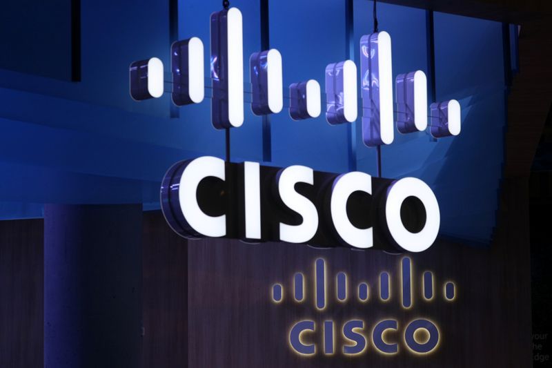 Cisco Shares Fall as Company Reports Dismal Quarterly Guidance