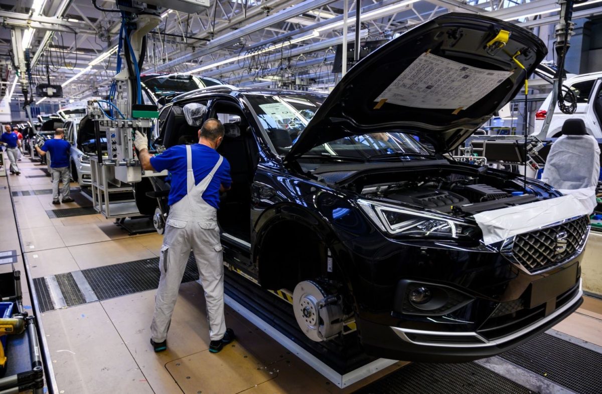 Detroit Automakers are Lifting Mask Mandates for These Workers