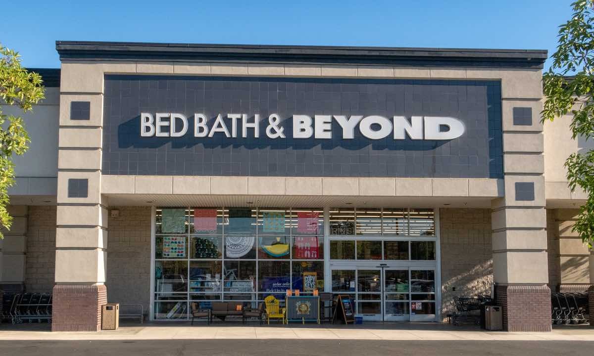 Bed Bath & Beyond Shares Sink After Company Reports Dismal Earnings