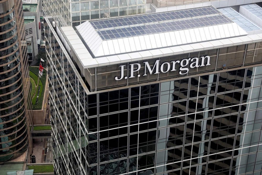 JPMorgan Hit With a $200M Fine for Allowing Employees to Do This