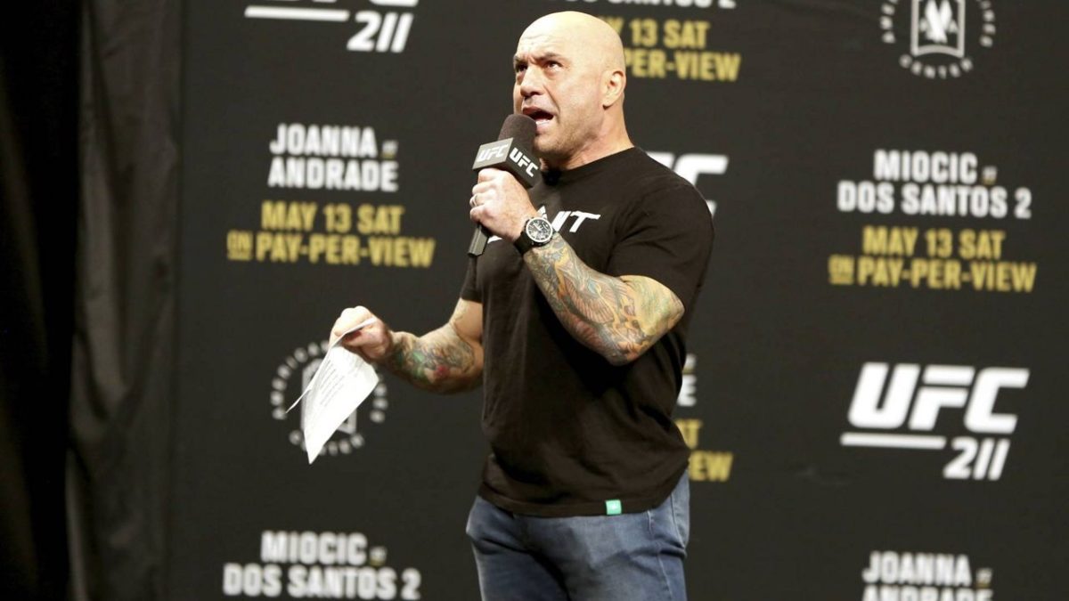 Joe Rogan Apologizes to Spotify as Musicians Boycott His Podcast