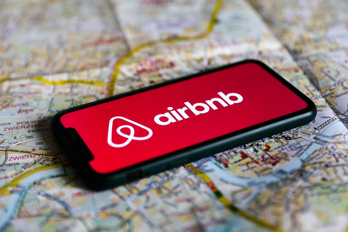 Airbnb Will Offer Free Housing to Ukrainian Refugees